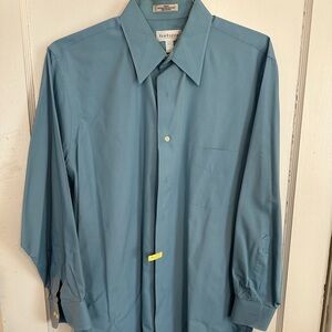 Van Heusen Men’s Wrinkle Free Dress Shirt - Large